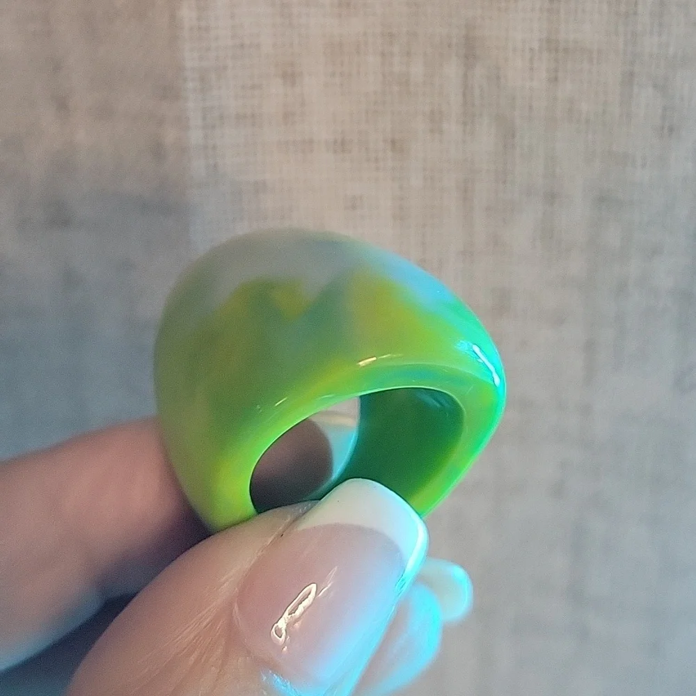 BLUE CITRON LIME SWIRL DOME STATEMENT RING